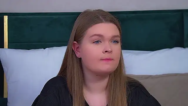 CrystalLyons live XXX chat