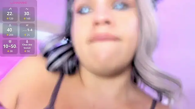 kimCosseyy: διαδικτυακό σόου στην κάμερα