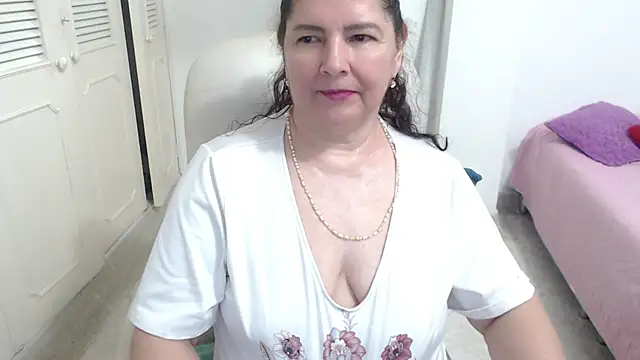 Chat +18 de leonela_69 ao vivo