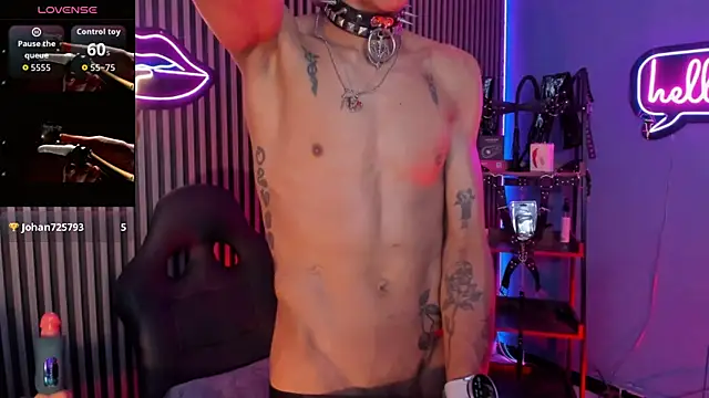 Maximoking26: διαδικτυακό σόου στην κάμερα