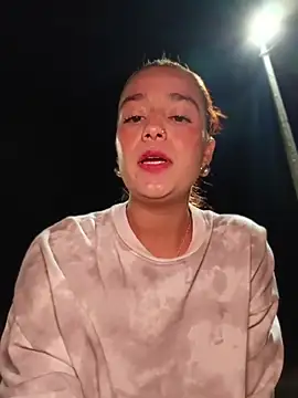 Chat +18 de isabella_ferrer99 ao vivo