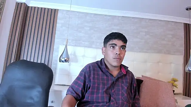 XXX chat uživo modela MikeHuddson