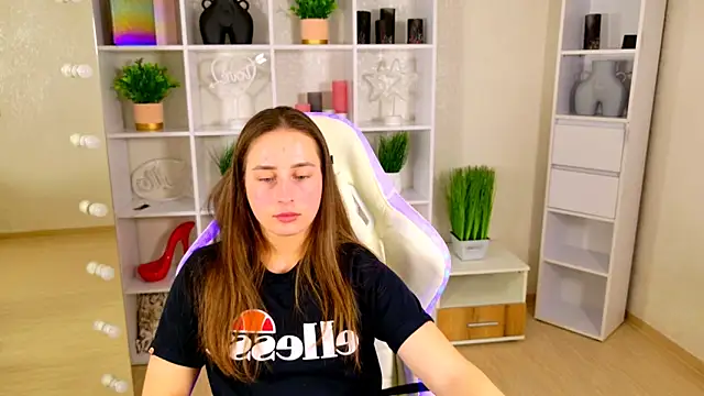 NadinnL Adlı Modelin Canlı XXX Sohbeti