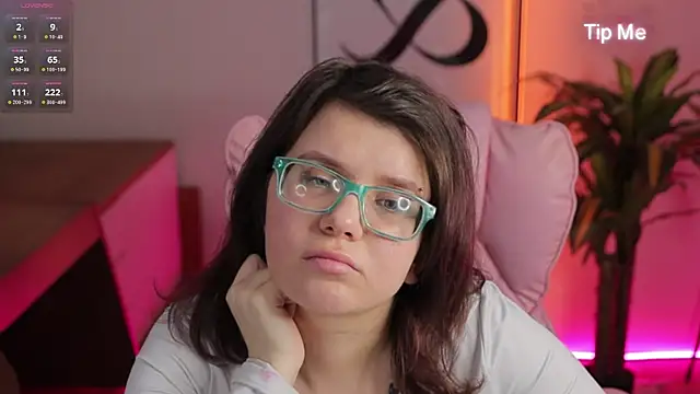 Ariell_Mini Chat XXX in diretta