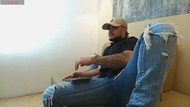 XXX chat uživo modela TROY_KIRK