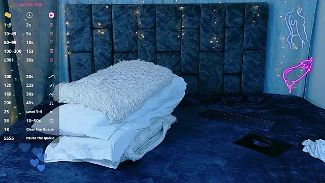 NicolasTorrez Show in webcam