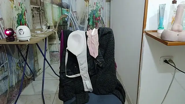 curly_greeneyed: απευθείας συνομιλία ΧΧΧ