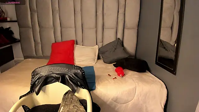 Charlot_milf Chat XXX live