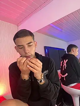 LoganBenedicttのウェブカメラショー