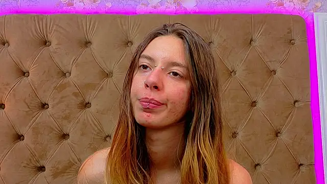 XXX chat uživo modela CoraVex
