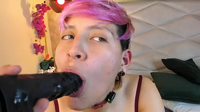 XXX chat uživo modela DannyRouds