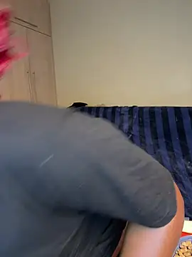 Kikie23 webkamerás műsora