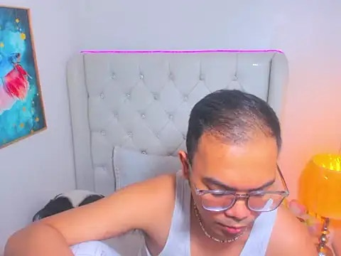 AsianZero Show in webcam