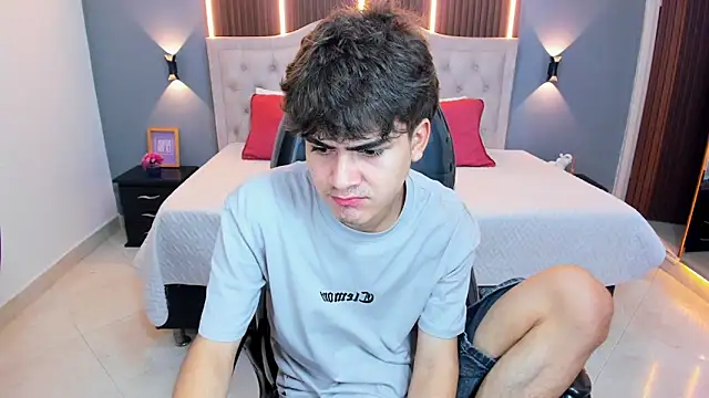 Tommy18__'s Live XXX Chat