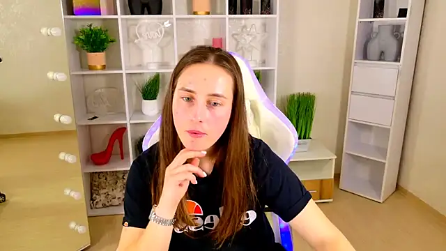 NadinnL élő XXX-chatje