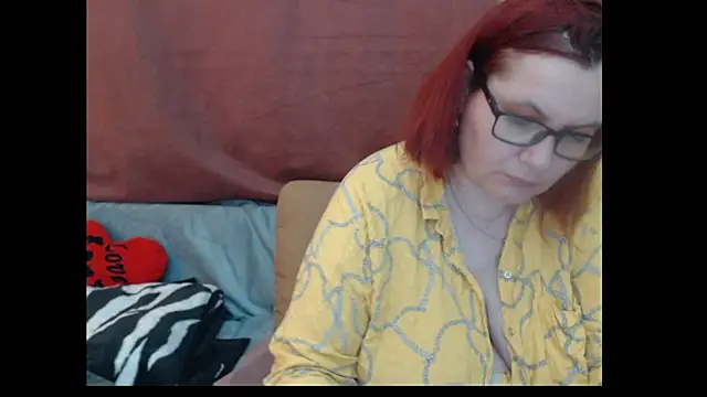 PlayfullMature's Live XXX Chat