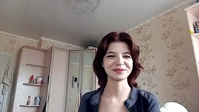 LowkeyIndigo – Kamerová šou