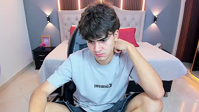 Tommy18__ 现场XXX聊天