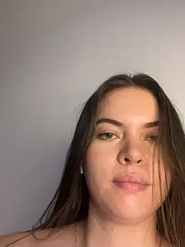 alyabelovaのライブXXXチャット