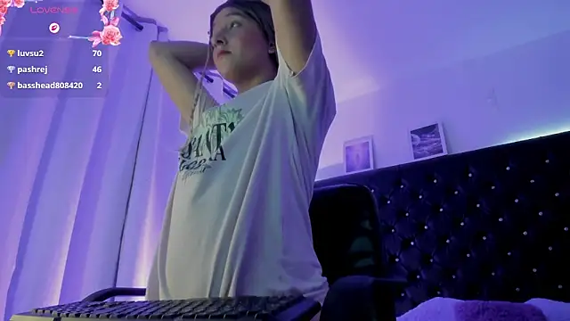 Онлайн чат XXX BellaRoge