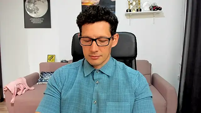 BrutusK08 Adlı Modelin Canlı XXX Sohbeti