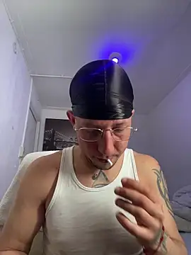 TitanNoirn Live XXX chat