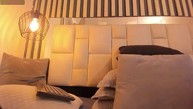 camila__herrera – Live XXX-chat