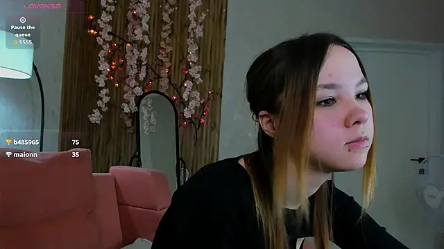 Lori_Bllossom Adlı Modelin Canlı XXX Sohbeti