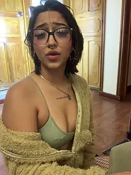 XXX chat uživo modela LilithMonette