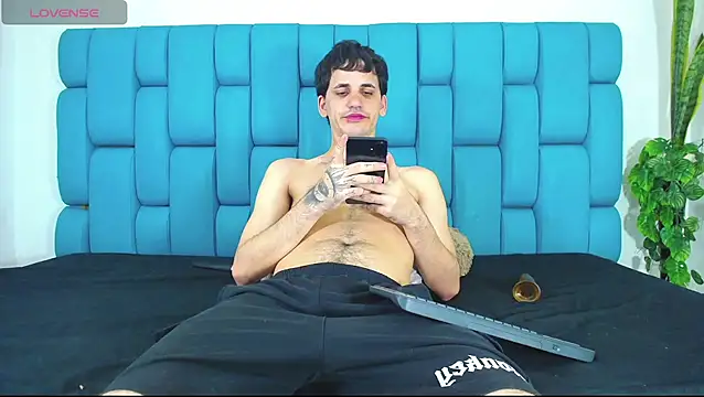 boy_Dirty_X: διαδικτυακό σόου στην κάμερα