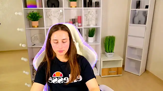 NadinnL 现场XXX聊天