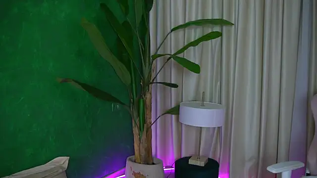 FoxieJulliaのライブXXXチャット