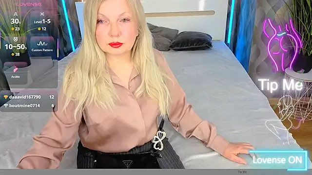 XXX chat uživo modela NicoletteRose_