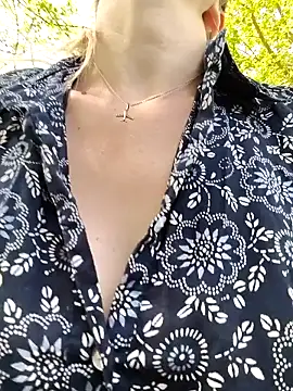 Živý XXX chat astiSWEET