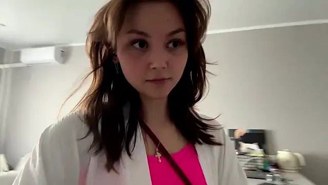 Thyeiysyla Webcam show