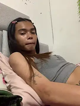 itsmekyrie: διαδικτυακό σόου στην κάμερα