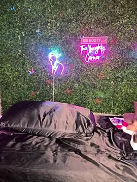 RenaThickAss: онлайн-секс-чат