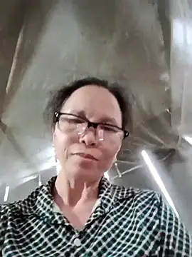 Tina6886 Adlı Modelin Canlı XXX Sohbeti