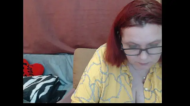 PlayfullMature's Live XXX Chat