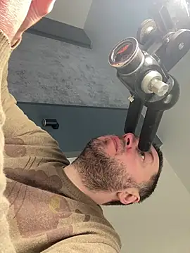 DorianJeday: διαδικτυακό σόου στην κάμερα