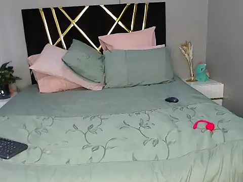 NaughtyMilf_Lilly 现场XXX聊天