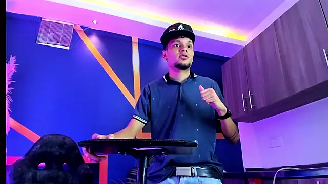 Show modela Iam_steven_ na web-kameri