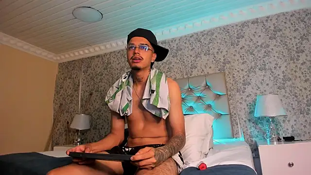 TysonRiggs webkamerás műsora