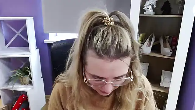 Zoey_Erotic Adlı Modelin Canlı XXX Sohbeti