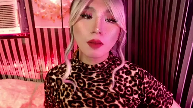 HoresCOCKLUCY: διαδικτυακό σόου στην κάμερα