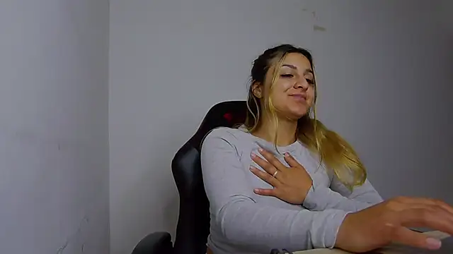 NicolePlay's Live XXX Chat