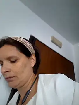 Piediniecollant élő XXX-chatje