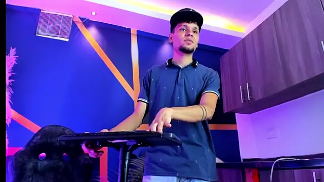 Pokazy przed kamerką – Iam_steven_