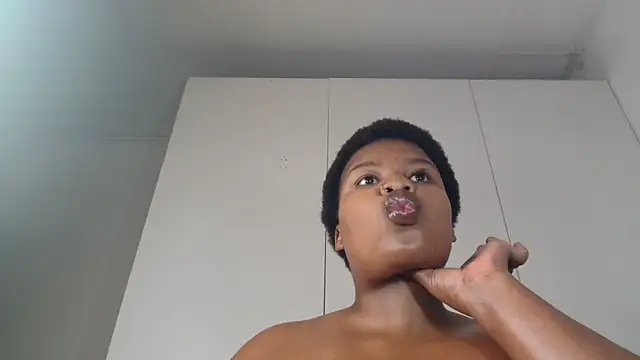 Cuddle_BearのライブXXXチャット