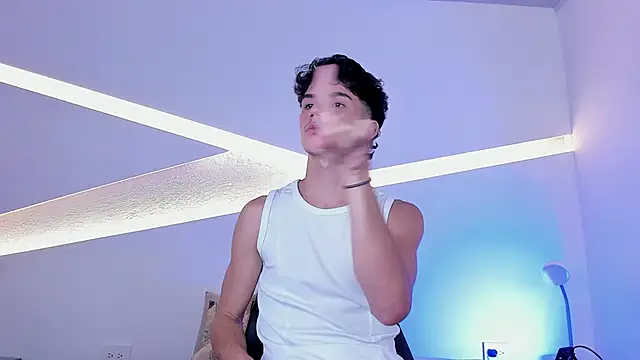 Logan_Steel Adlı Modelin Canlı XXX Sohbeti